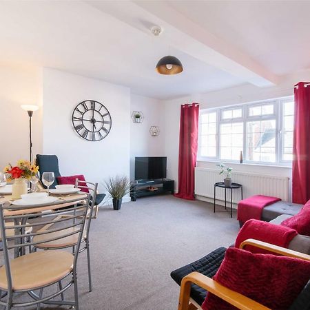 Stylish & Central 2 Bedroom Apartment - Fast Wifi Castle Donington Exterior photo