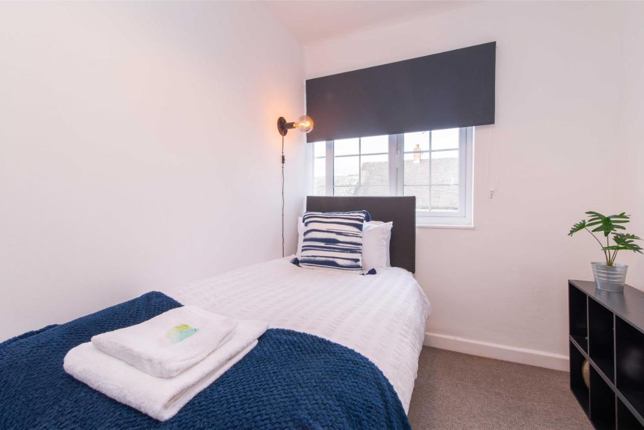 Stylish & Central 2 Bedroom Apartment - Fast Wifi Castle Donington Exterior photo