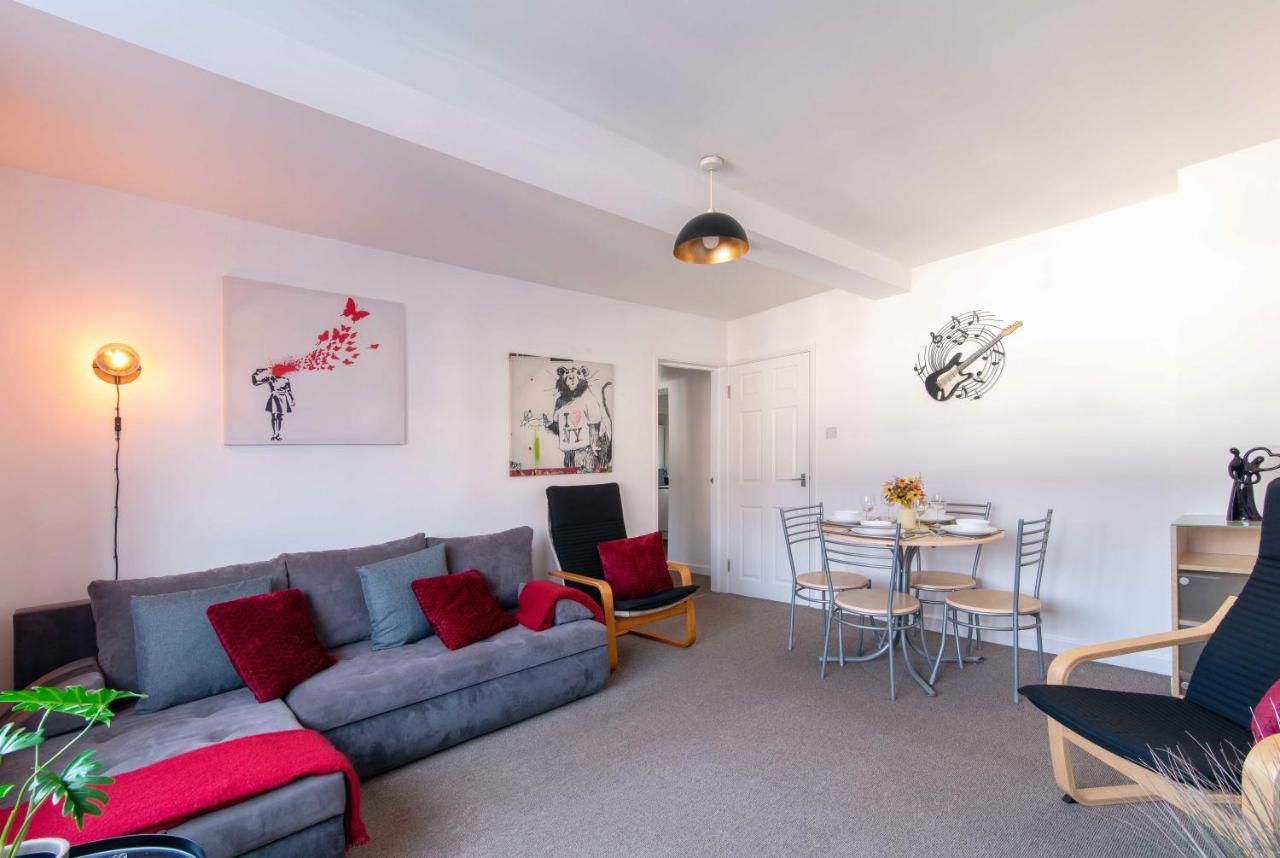 Stylish & Central 2 Bedroom Apartment - Fast Wifi Castle Donington Exterior photo